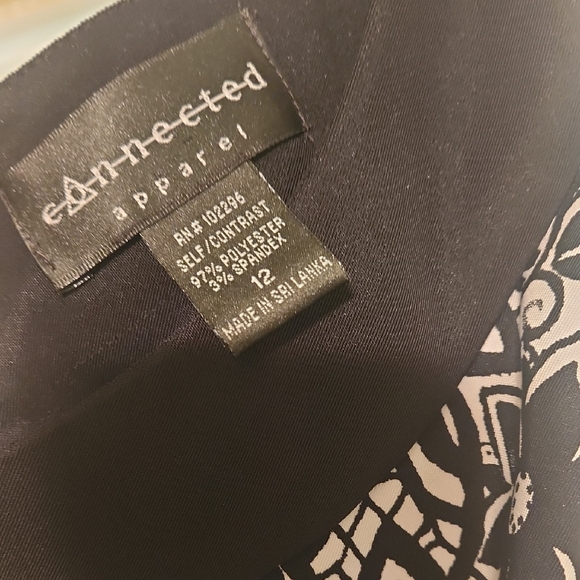 Elegant Black and Cream Floral Dress - Picture 2 of 4